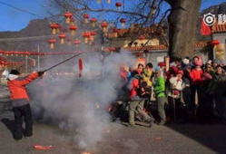 放鞭炮视频,放鞭炮视频精彩瞬间回顾